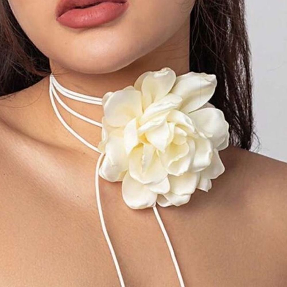 White flower chocker N351